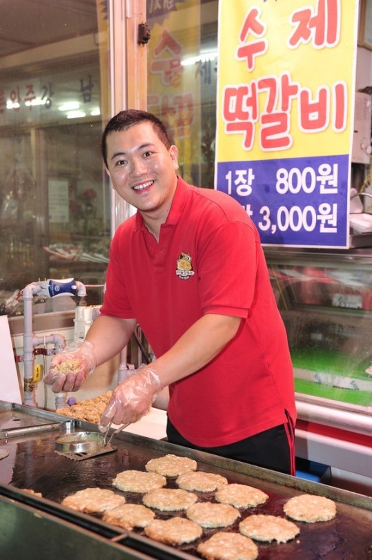 <전통시장 대박집> 고깃집서 떡갈비 즉석 구우니...