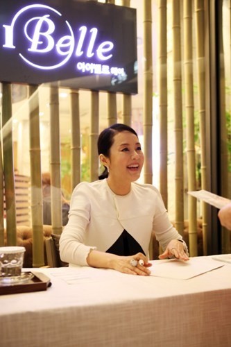 헤어 살롱 아이벨르, 장미희 팬사인회 성황리 개최