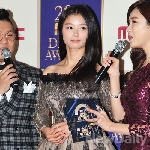 [포토]MBC연기대상, 이젠 소녀보다 아가씨라는 말이 어울리는 김유정