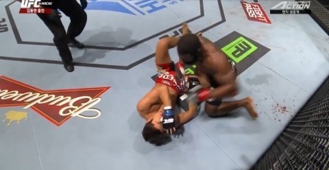UFC 김동현, 우들리에 1라운드 TKO패… 4연승 마감