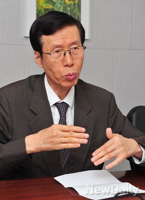 [포토] 뉴데일리와 인터뷰하는 한변 김태훈 변호사