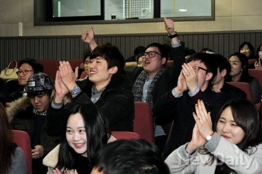 [크리에이티브K] 금상팀 축하해 주는 참가자
