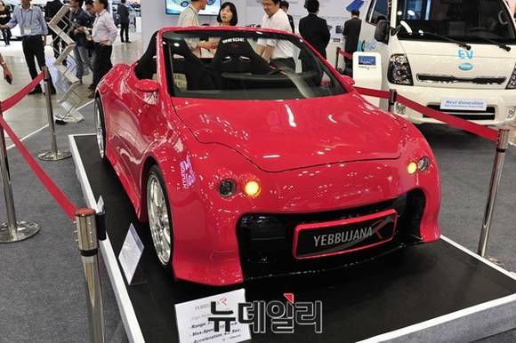 [포토] EVS28, 전기차 예쁘자나R 관람객 관심 집중