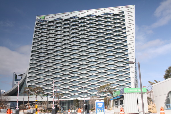 LH 진주본사, 국세청 특별 세무조사