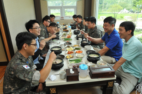 공군교육사, 지역사랑의 날 인근 식당 이용
