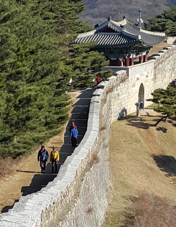 12월 마지막 주말 청주산당산성서 시민들 산행 즐겨