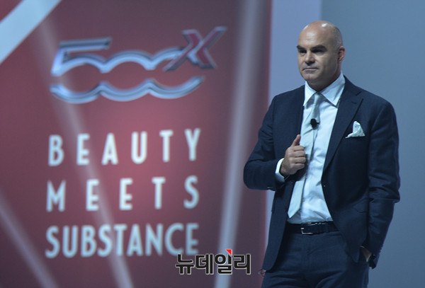 [포토] 피아트500X 소개하는 FCA코리아 파블로 로쏘 사장