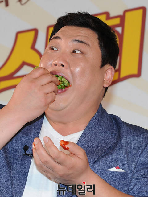 [포토] 개그맨 김준현 한입에 보쌈 올킬