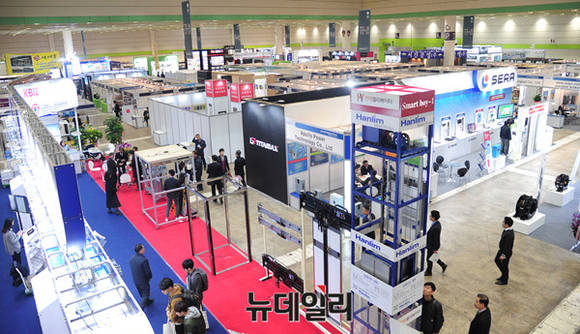 [르포] 최첨단 기술·디자인 총집합, 2016 한국국제승강기엑스포 개막