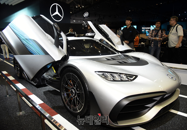 [포토] 고성능 하이퍼카 AMG 프로젝트 원 공개한 벤츠