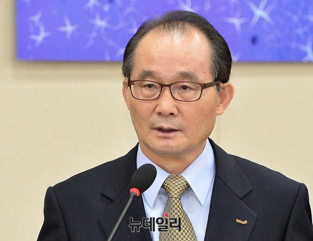[포토] 국정감사서 인사말 하는 김기만