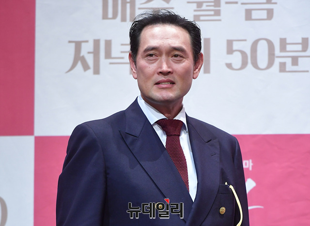 [포토] 데뷔 30년차 배우 김명수 TV제작보고회는 처음이에요