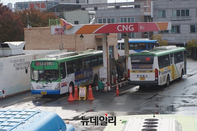 가스·수소충전소에 둘러 쌓인 청주 ‘용성中’ 안전성 논란