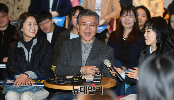 500대 기업에 여성임원 50% 의무화… 靑 황당청원 20만 돌파