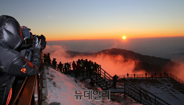 천혜의 문화·관광도시 단양서 “새해 소망 빌어볼까”