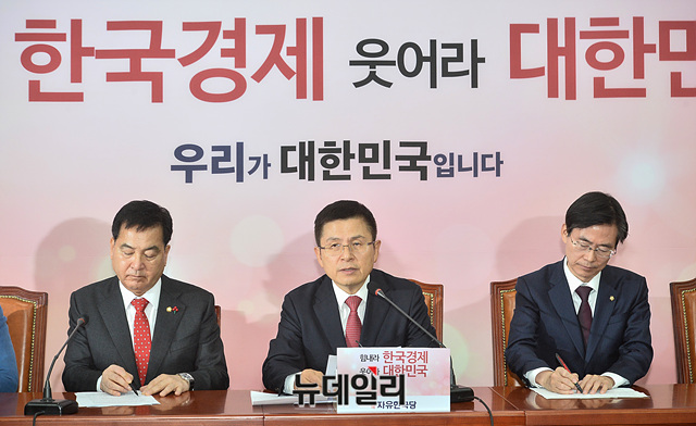 예산안→선거법→공수처… 날치기 구경꾼 한국당… 수사권법 또 구경만