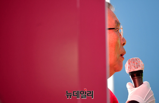 [포토] 하남 신장시장 찾아 이창근 후보 지원유세하는 김종인