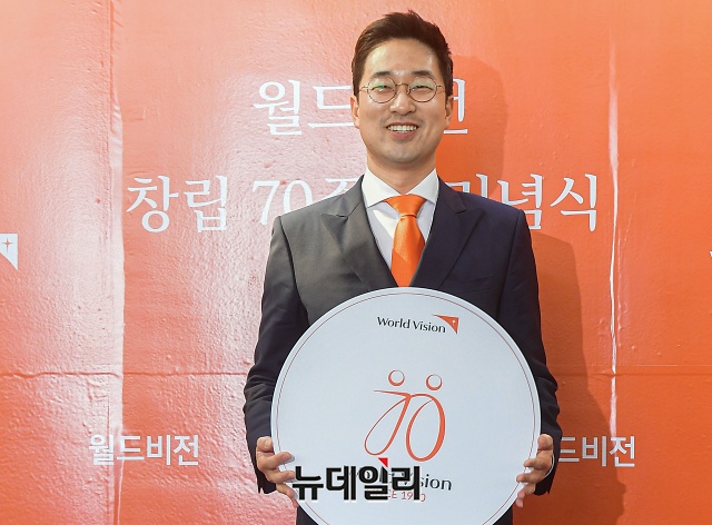 [포토] 정석문 아나운서 월드비젼 70주년 기념식 MC 맡았어요