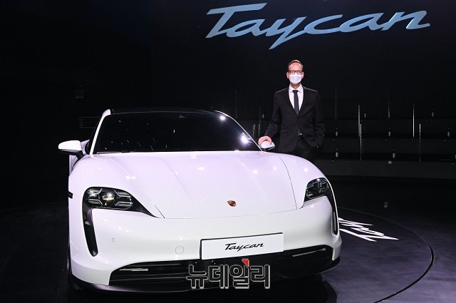 포르쉐 전기차 타이칸 4S… 1억5000만원, 22분 충전, 289㎞ 주행