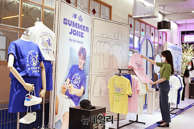 [포토] 롯데百, 뉴발란스X모베러웍스 팝업스토어 SUMMER JOKE 전개