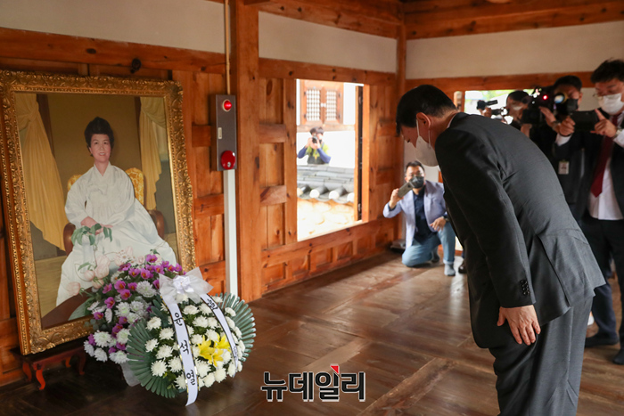 [포토] 육영수 여사 생가 찾은 윤석열