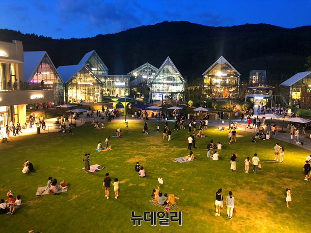 [포토] 롯데프리미엄아울렛 타임빌라스로 야경 구경오세요