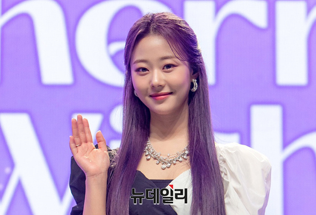 [포토] 체리블렛 채린 수줍은 손인사
