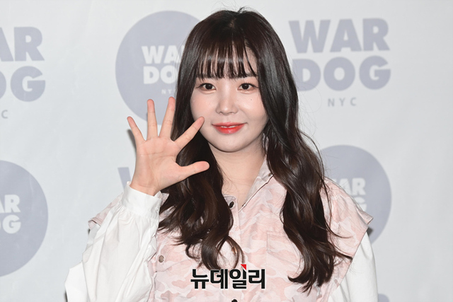 [포토] 워독 레이나, 상큼해진 손 인사