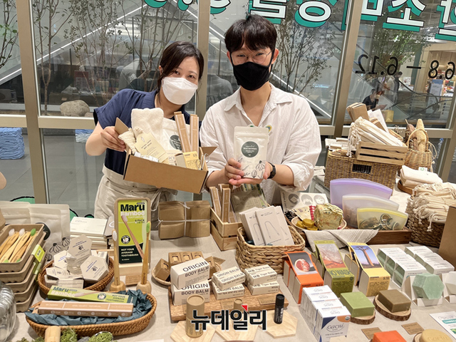 [포토] 현대백화점 더현대 서울서 지구를 위한 소비 실천하세요