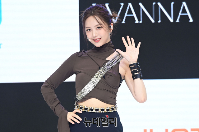 [포토] 아이리스 아이엘, 팬에 드리는 인사