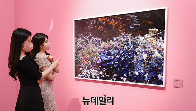 [포토] 현대백화점, 패션사진 기획전 매직샷展 오픈