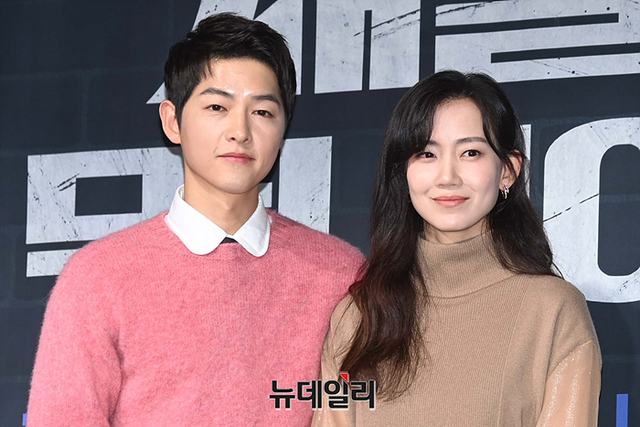 [포토] 재벌집막내아들 송중기·신현빈, 포즈도 다정하게