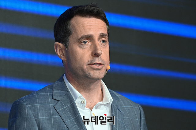 [CEO카페] 로빈 콜건 대표, 2025년 ‘재규어’ 브랜드 국내안착 과제