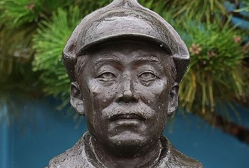 소련 적군(赤軍) 군모·군복에 육사생도들이 경례해야 하는가 [김은구 칼럼]