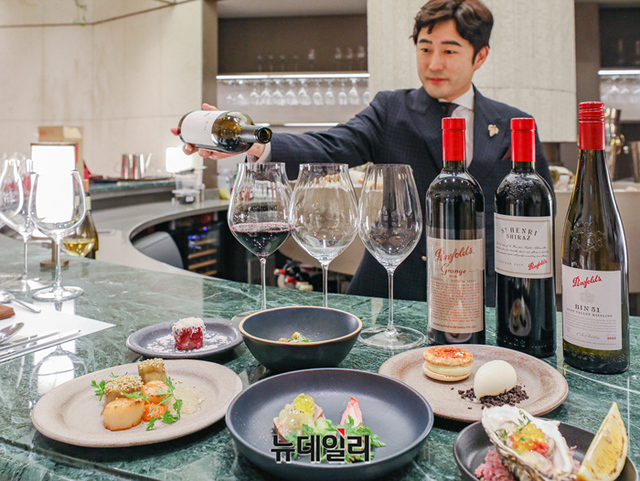 [포토] 현대백화점 목동점, 소믈리에와 함께하는 프리미엄 와인 갈라디너 오픈