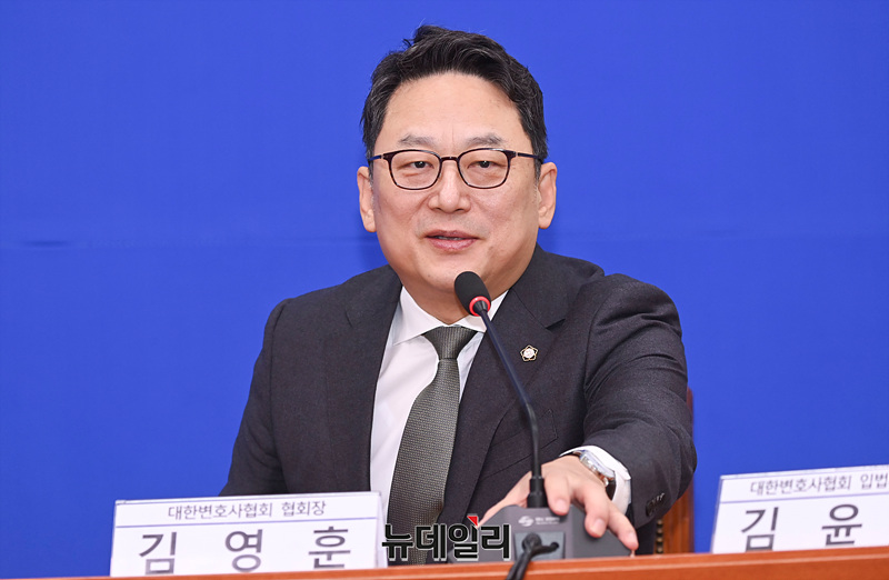 [포토] 인사말하는 김영훈 대한변호사협회장