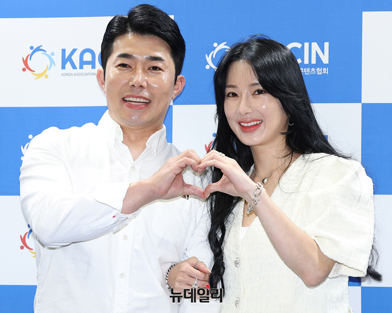 [포토] 더예쁘지아-싸악 부부