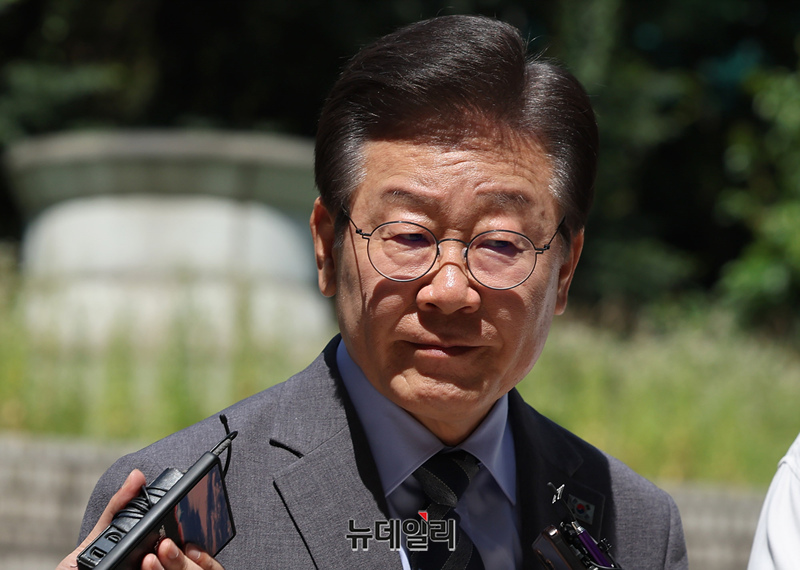 [포토] 대장동·성남FC 공판 출석하는 이재명
