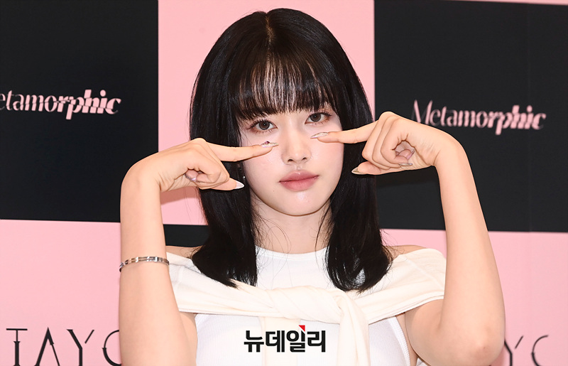 [포토] 스테이씨 윤 두근거리는 눈빛