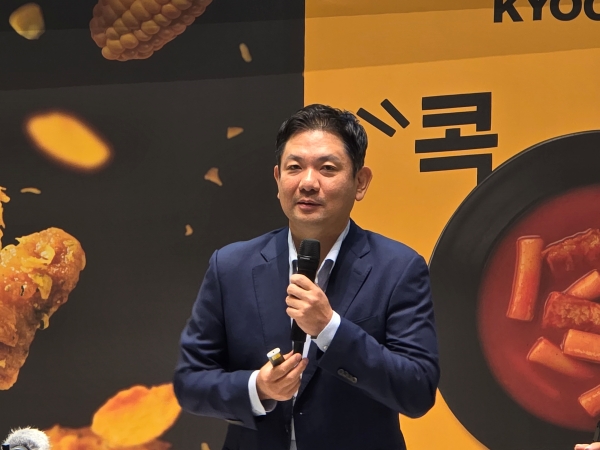 덮밥에 떡볶이까지 탈 치킨 속도 내는 교촌… 3위 굴욕 벗을까