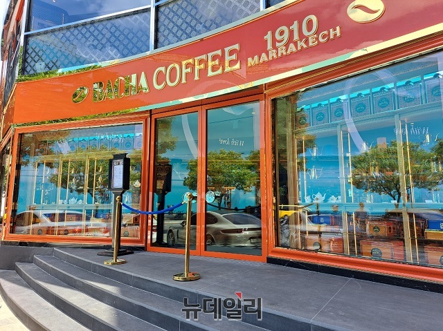 [르포] 커피 한잔의 품격… 롯데백화점이 1년반 준비한 바샤커피 1호점