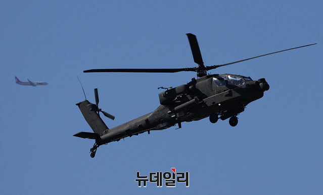 육군, 현존 최강 공격헬기 아파치 4조6700억 원 규모 추가 도입