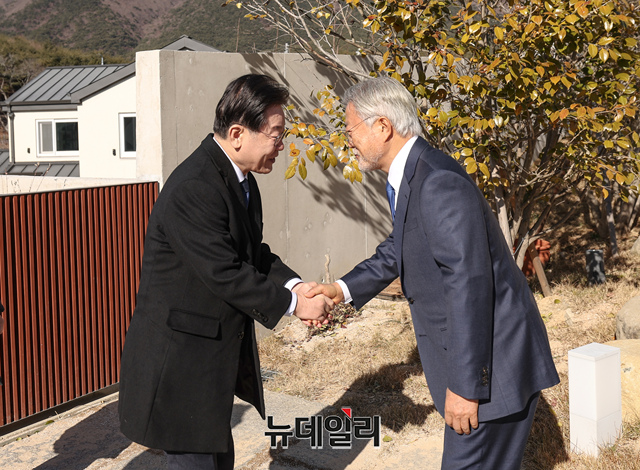"김정은에게 핵은 방어용" … 문재인의 궤변, 이재명도 동의하나 [N-포커스]