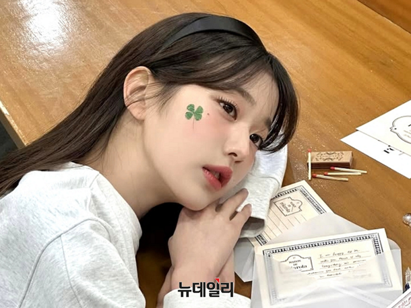 [포토] 위드컬처, 2025년 트렌드 키워드 CLOVER·LvUP 선정