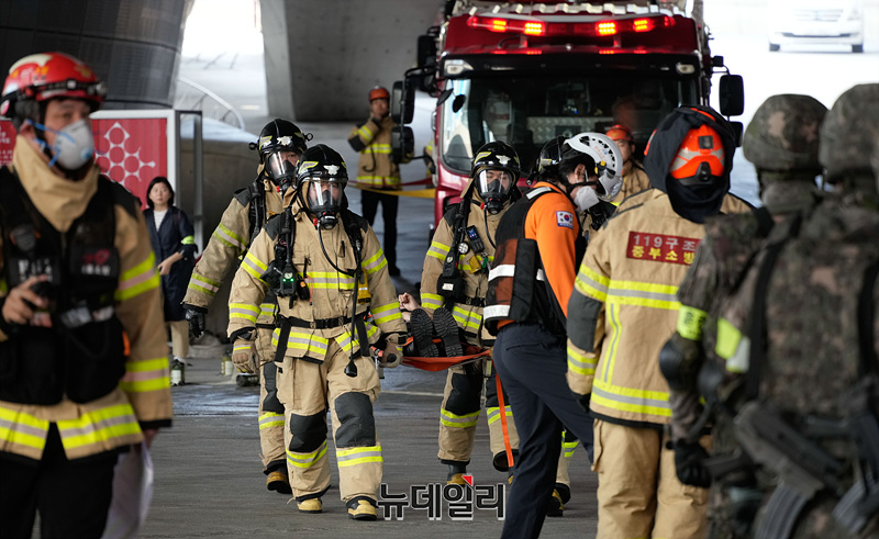 잠실 롯데마트서 발생한 화재 50분 만에 진압 … 300명 대피