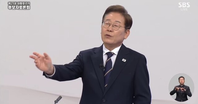 [속보] 이재명, 문재인 탈원전 평가에 에너지는 일도양단 아닌 믹스 … 다 필요해
