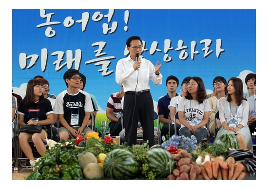 이 대통령 “농수산 식품업은 미래 핵심 산업”