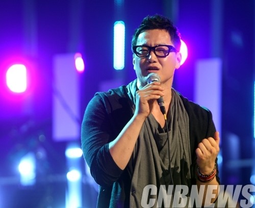 더원, 단독 콘서트 열며 가요계의 행복전도사 선언