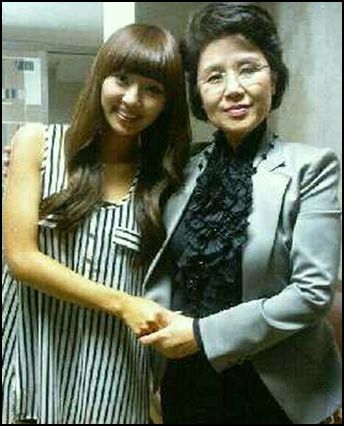 효린 심수봉 인증샷.."모녀같은 선후배 사이 부러워~"
