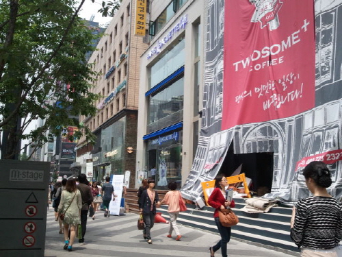 빵 공룡 파리바게뜨 vs 뚜레쥬르, 강남서 정면 충돌